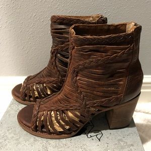 Freebird bela sandals